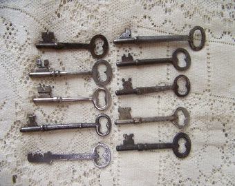 Vintage Skeleton Keys (lot of 10)Antique Skeleton Keys.Vintage Wedding Decor.Jewelry Making Supplies.Keys To My Heart.Industrial Decor.