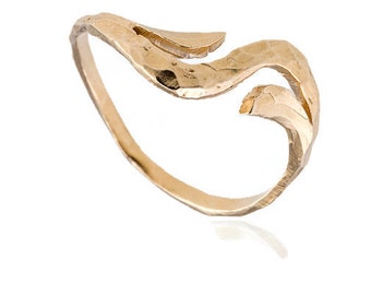 Gold ring. Dainty gold band. elegant trendy gold ring, trendy jewelry, gold jewelry, dainty ring, gift for her.