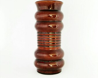 CURVY VINTAGE VASE - a true vintage girl find