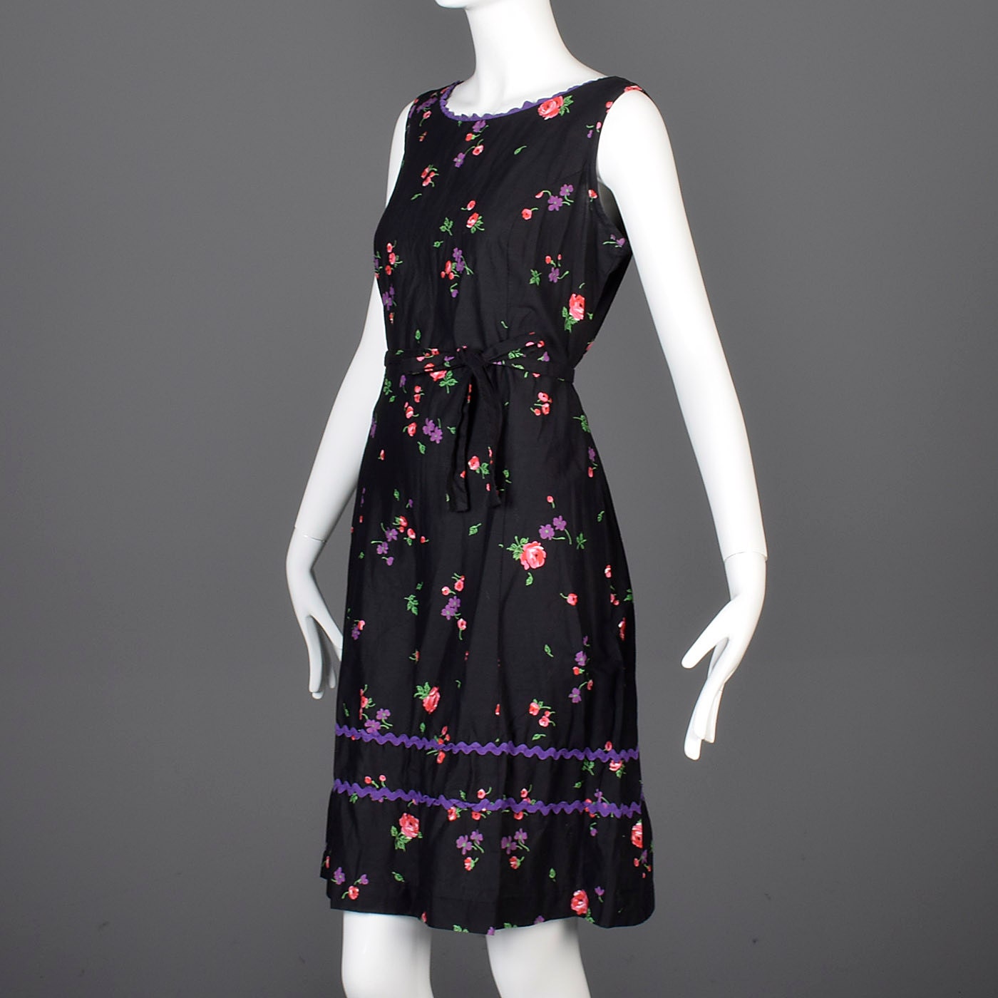 L 1960s Black Floral Dress Sleeveless Casual Summer Cotton Mid Century ...