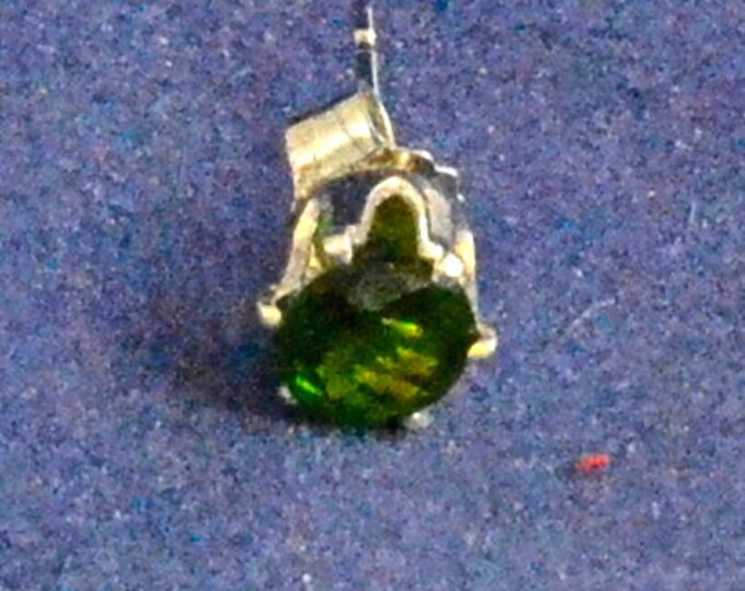 Chrome Diopside Studs, 5mm Round, Natural, Set in Sterling Silver E958