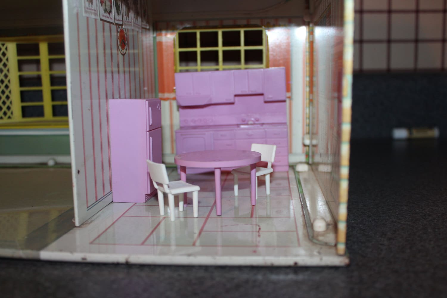 Wolverine Plastic dollhouse furniture kitchen Tin Litho half
