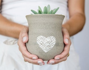 Ceramic vase, modern vase, heart decoration vase, wedding gift, housewarming present, studio pottery, home decor, made for order