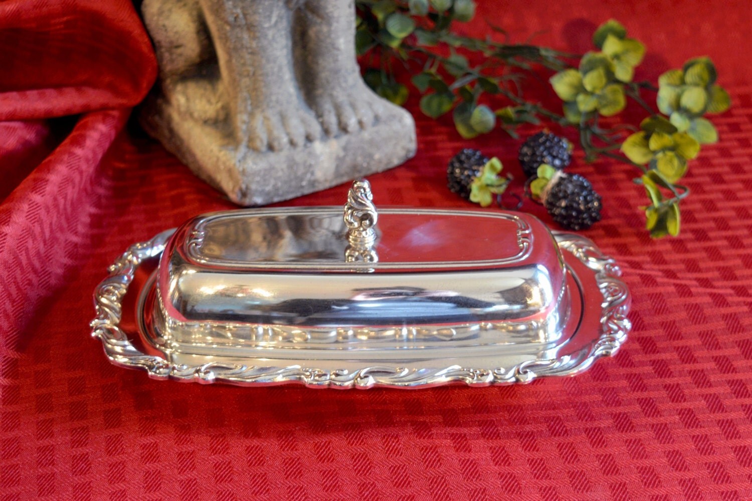 Oneida Silver Plate Butter Dish with Glass Liner Ornate Finial