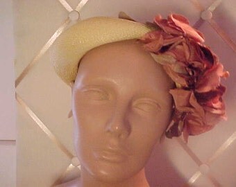 Vintage 1950s Yellow Straw Hat with Rose Pinkis Floewers. :abe"Knickerbocker Fashion Center, 971