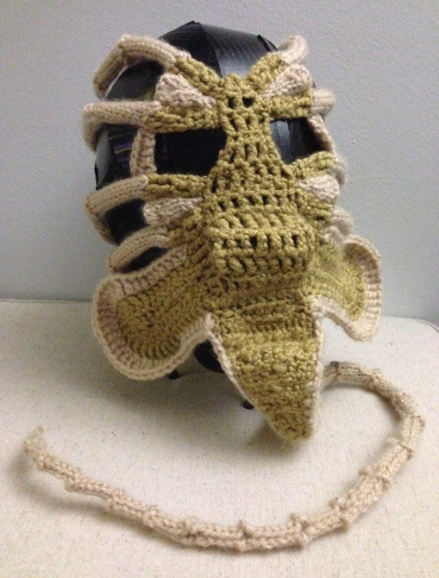 xenomorph-alien-face-hugger-ski-mask