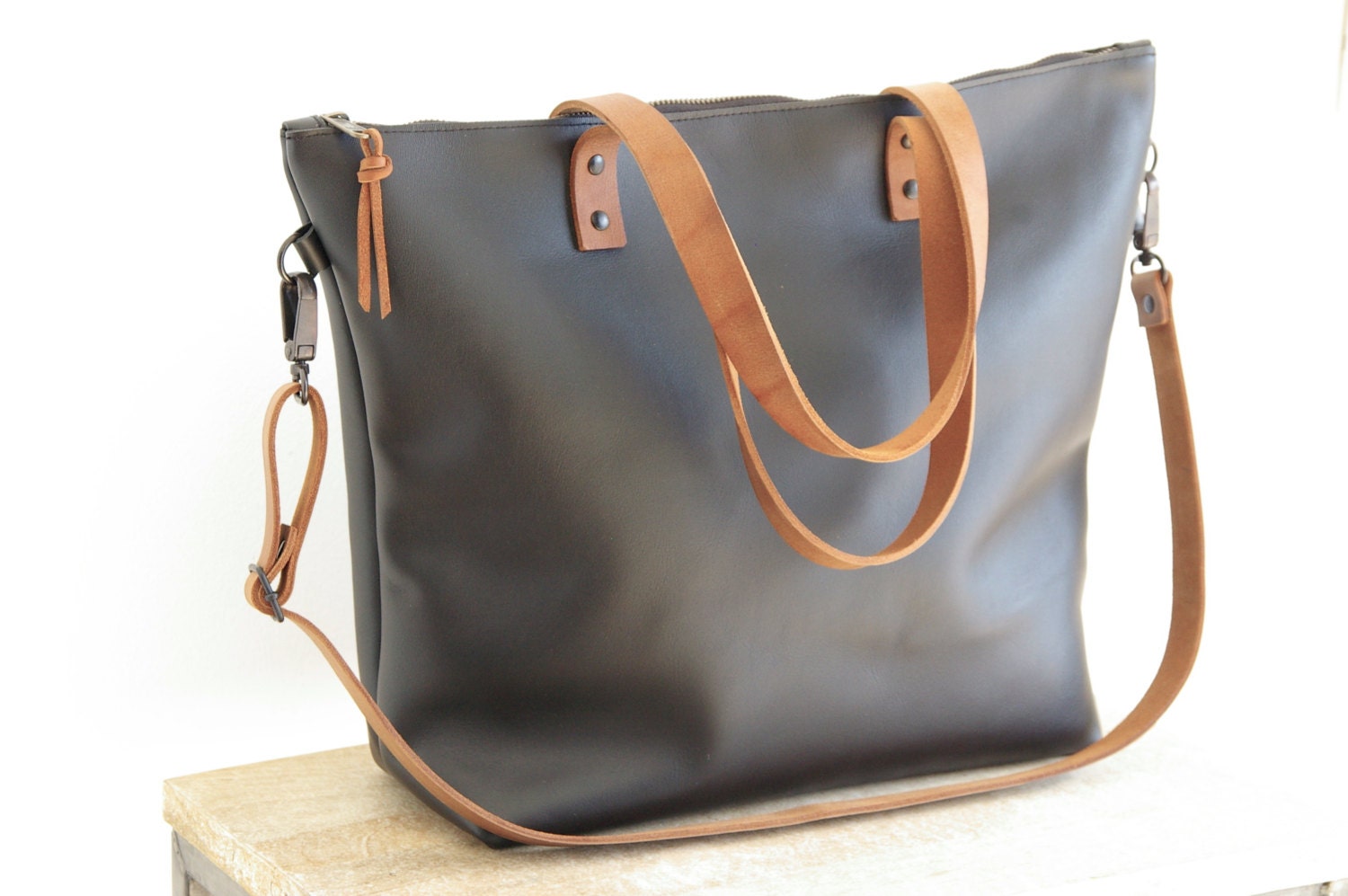 Large Black Leather bag with Brown Straps. Zip and removable