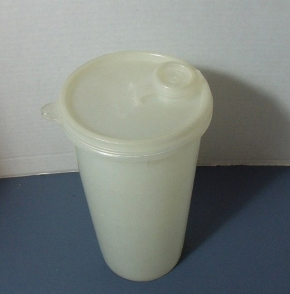 Vintage Tupperware Handolier Juice Drink Container Pitcher