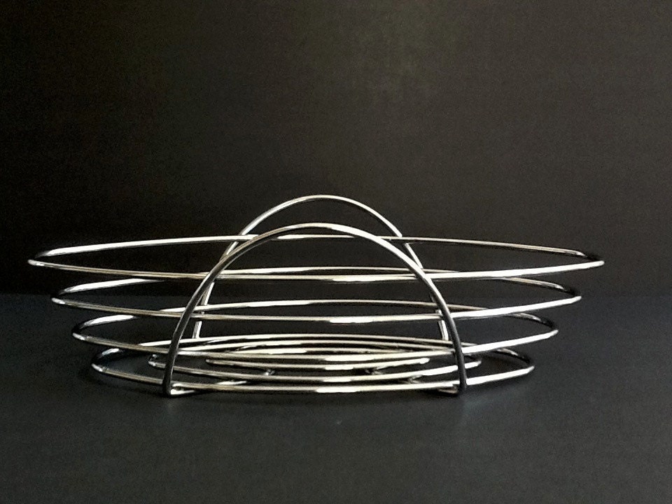 Mid Century Oval Metal Wire Bread Basket
