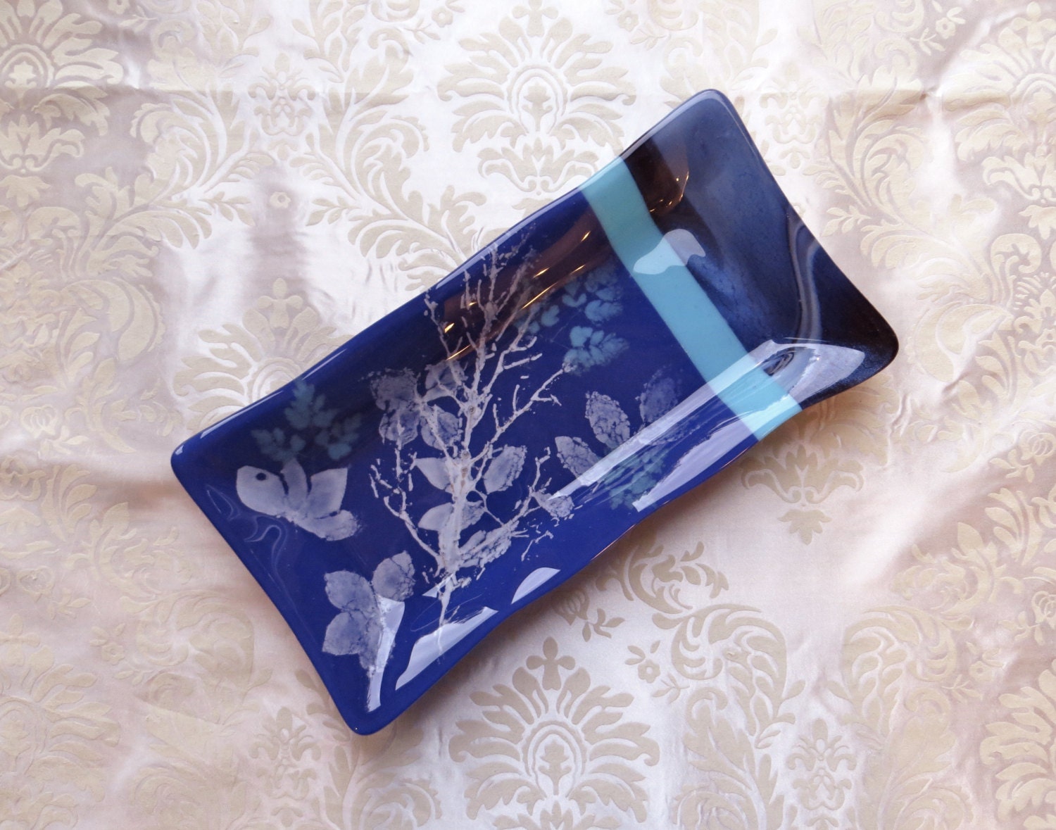 Medium Fused Glass Tray with Fossil Vitra Hemlock