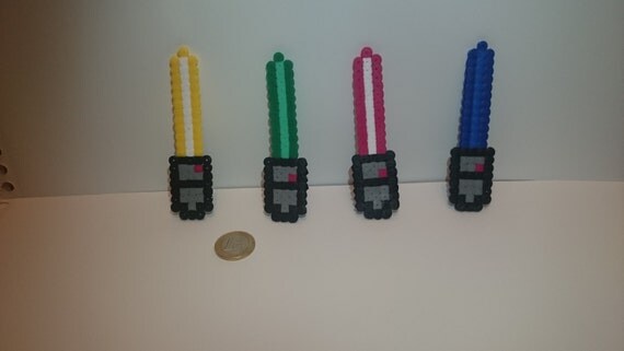 Articles similaires à Sabre Laser Pixel Art, Star Wars Sprite,hama