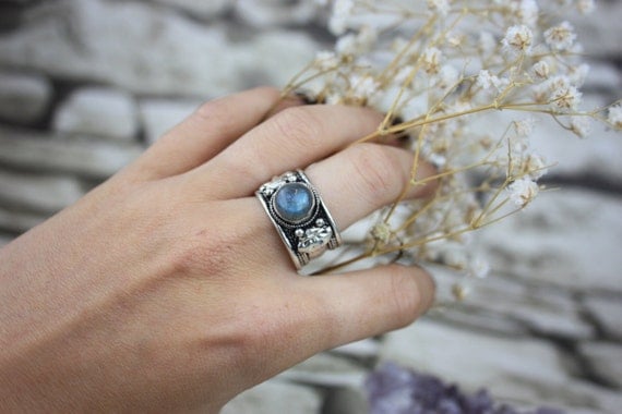 LABRADORITE TIBETAN RING - Silver Ring- Labradorite Ring- Healing Crystal Jewellery- Chakra Ring- Statement Ring- Boho- Vintage