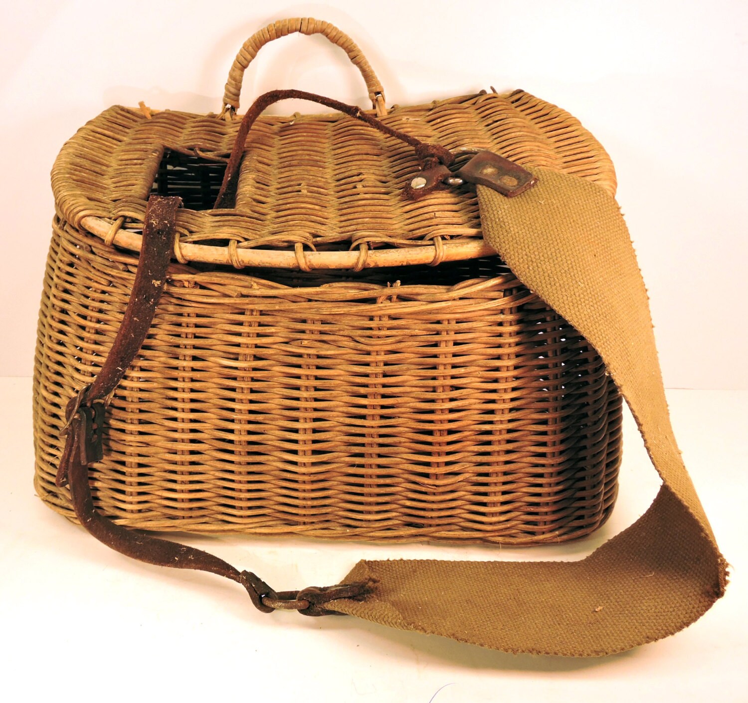 Vintage Fishing Creel Classic Wicker Stream Side Rustic Trout