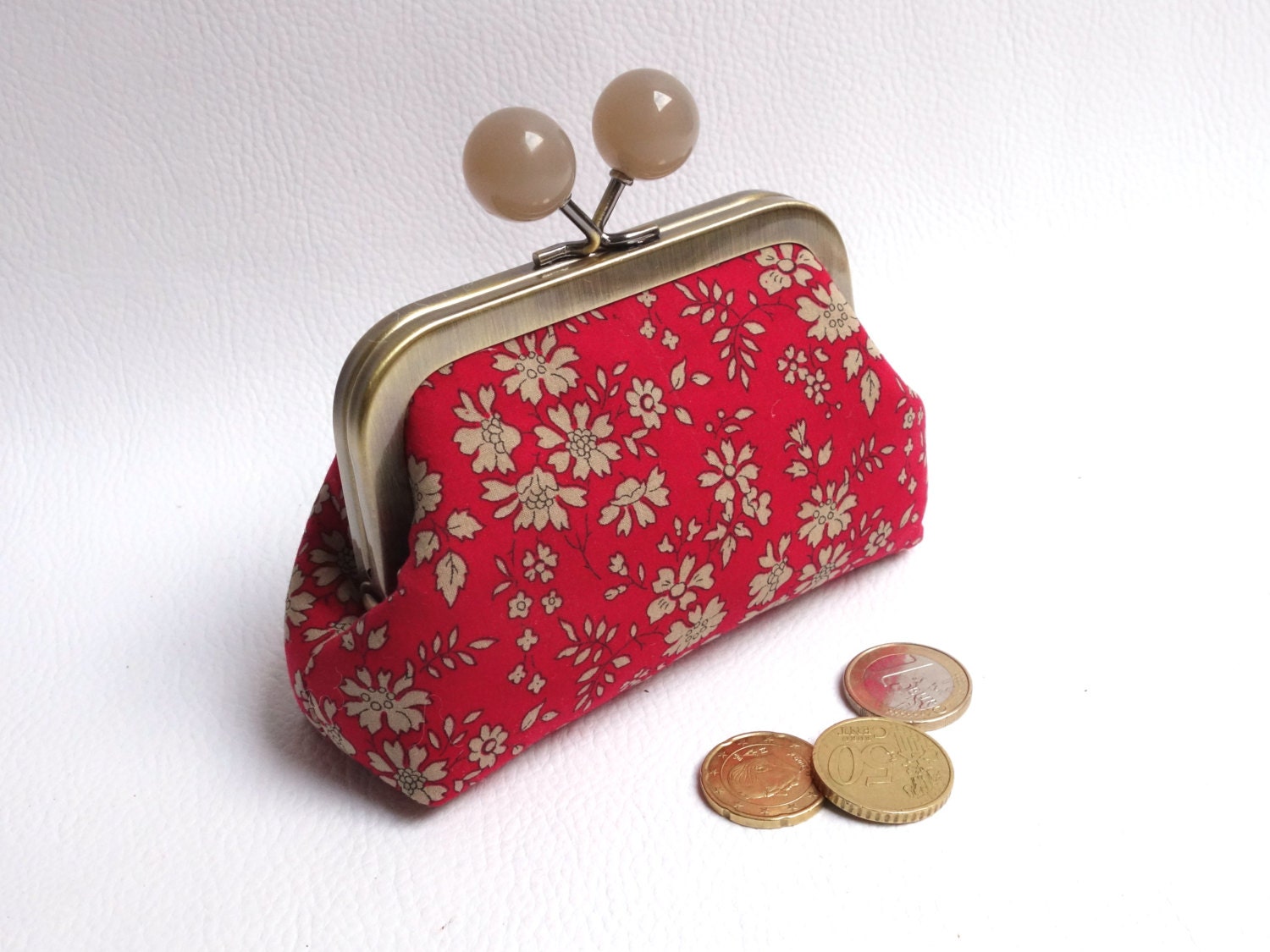 Metal frame pouch / Coin purse with clasp / Small kiss lock
