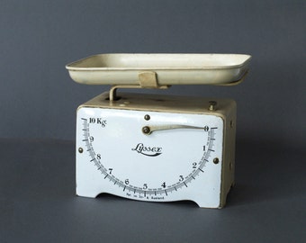 LYSSEX Kitchen Scale 1930s, Black and White, Swiss Designed, Made in Switzerland, Metric System, Art Deco, German Kitchen Scales
