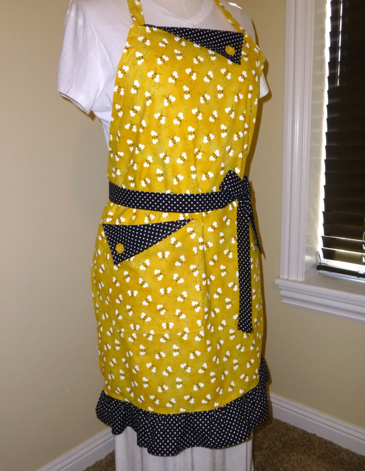 Bumble Bee Apron Bees. Ladies Apron Yellow Black Chief