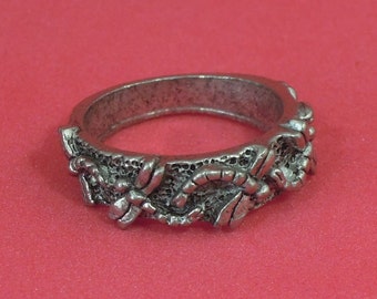 Dragonfly finger ring size 8 1/2 - vintage