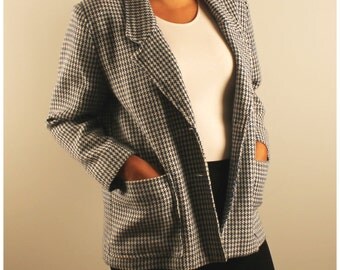 Vintage blazer houndstooth oversized slouchy boyfriend blazer 1980 80s white and blue button front large pockets medium large