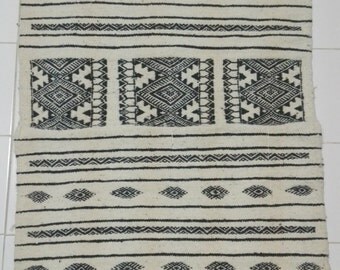 White rug,beige rug, turkish rug, multicolor rug, morrocan rug, vintage rug, berber rug,area rug, persian rug , kilim, moroocan kilim