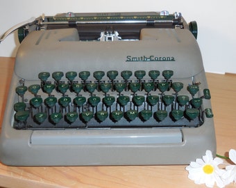Vintage 50's SMITH-CORONA Silent Super portable typewriter