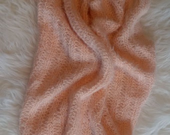 Hand Knit Newborn Baby Wrap, Babydecke, coperta, pink soft mohair-look baby blanket, rose couverture bébé