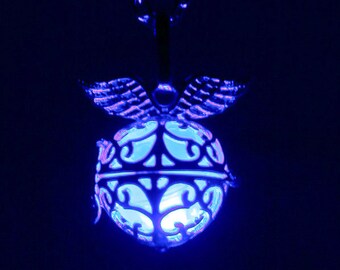 Castiels Grace Necklace Collier Supernatural fashion jewelry Angel wing Castiel Dean Sam Winchester blue glowing Fandom TV-Show orb cage