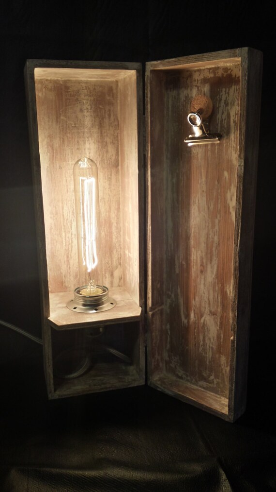 Lampada da tavolo in cassetta di legno con di shstreethome su etsy Lampadari con anelli a led con strass