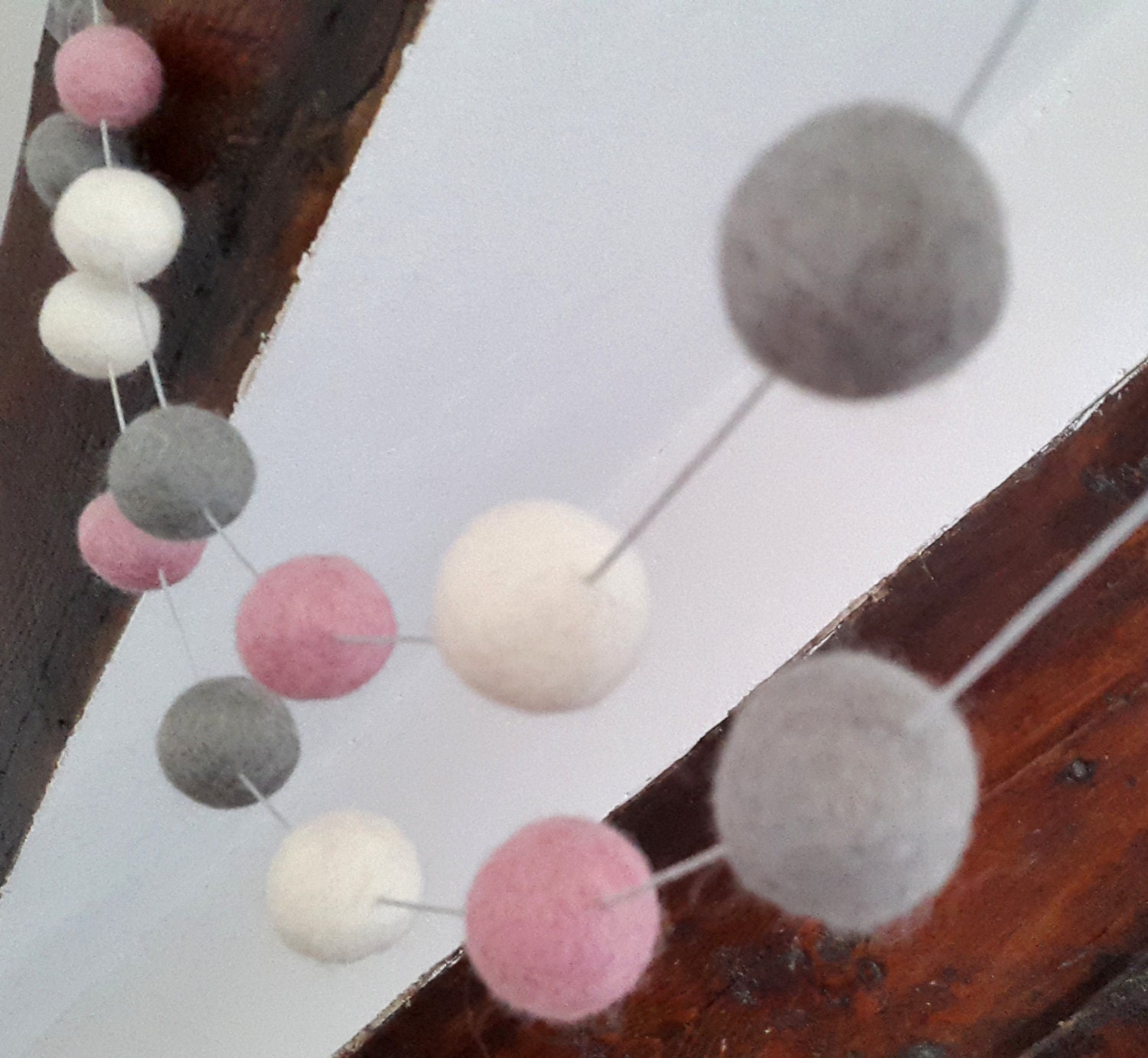 Guirlande rose et blanche guirlande feutrine par garlandwithastory