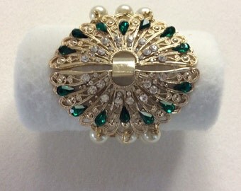 Bracelet with heart Peacock tail type