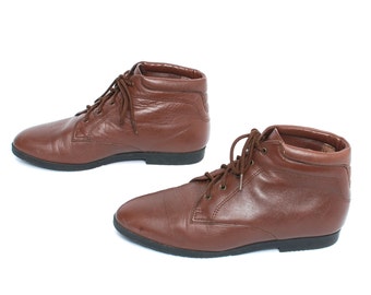 size 7.5 GRUNGE brown leather 80s 90s CHUKKA lace up ankle boots