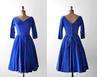 1950's blue velvet dress. s. 50 party dress. full skirt. cobalt. bow. v-neck. 50's blue dress. m.