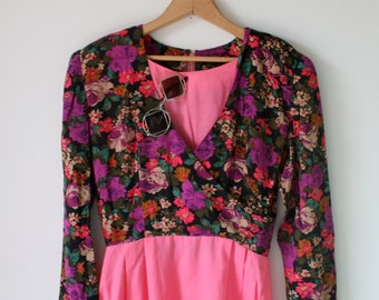 1980s Vintage FLORAL Day Dress...size small medium womens...mod. classic. 1980s dress. urban. floral. colorful. daisy. party. knee length
