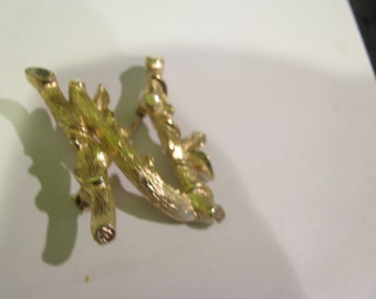 Sarah Coventry gold twig N initial pin