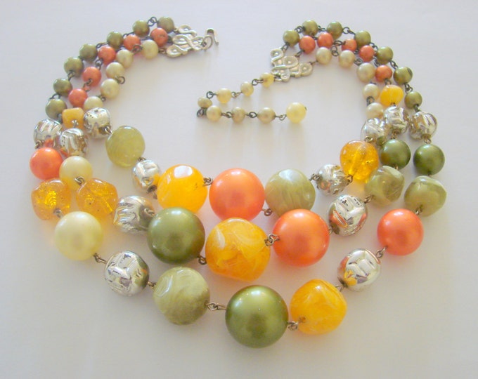 Lucite Bead Bib Necklace / Peach / Green / Persimmon / Orange / Silver / 50s Vintage Jewelry