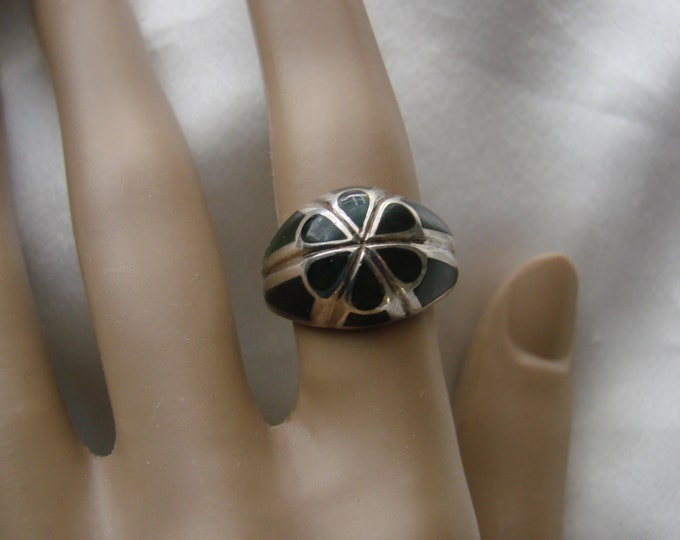 Sterling Dome Modernist Ring / 4.7 Grams / Inlay / Forest Green / Vintage Jewelry / Jewellery