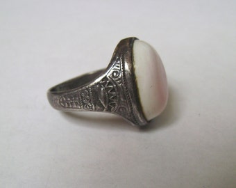vintage angel skin coral and sterling ring, size 4.5