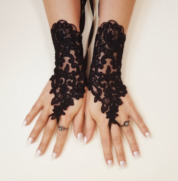 FREE SHIP Wedding Gloves, Black lace gloves, Fingerless Gloves, bride, bridal gloves, Steampunk, gothic gloves, Victorian gloves
