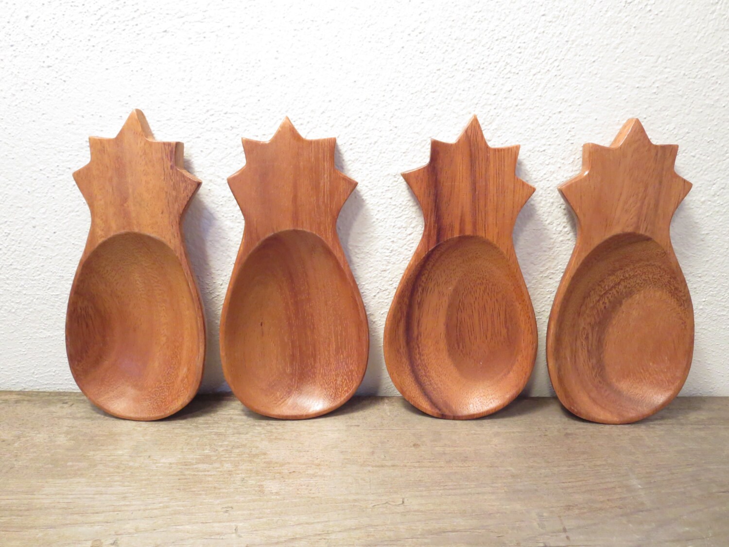 Vintage Wood Pineapple Trays / Set of 4 Pineapple Plates