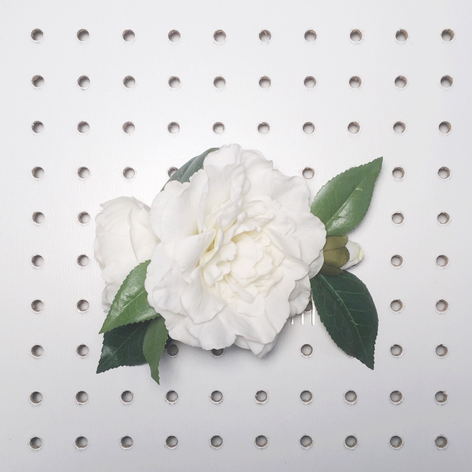 White Garden Rose Hair white garden rose hair comb / bridal hair piece / bridesmaid White Garden Rose Hair white garden rose hair comb / bridal hair piece / bridesmaid