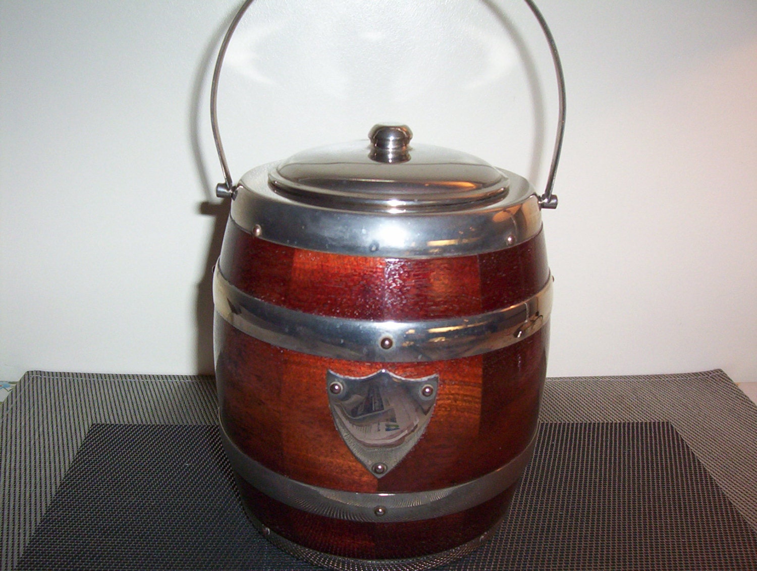 Vintage barrel Ice bucket biscuit barrel. 1960's wooden