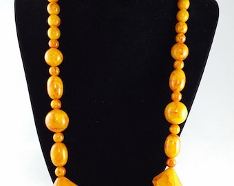Vintage Bakelite Necklace - Butterscotch Beads With Red Marbling