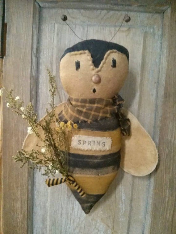 Primitive Bumble Bee Spring Cloth doll Spring flower Faap Hafair