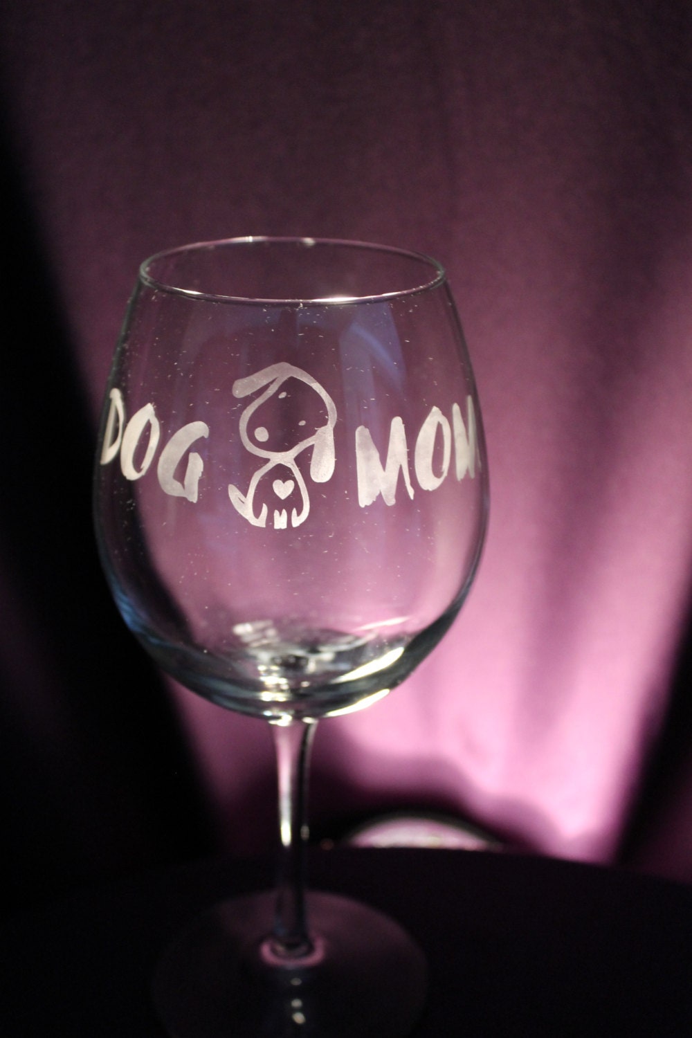 Dog Mom Etched Wine Glass Dog Mom Design Wine Glasses