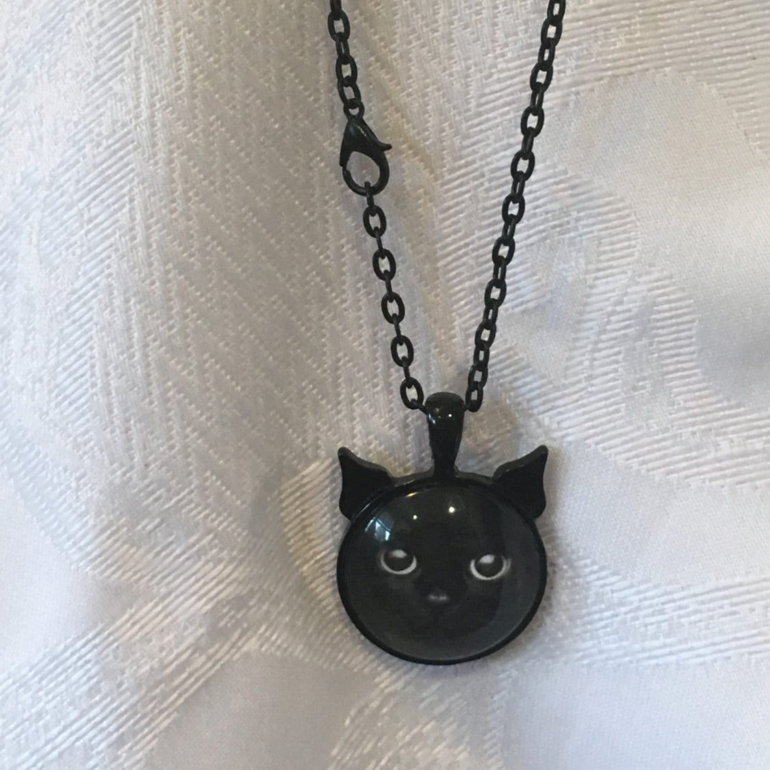 Black cat pendant necklace