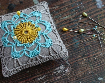 Linen pincushion - crochet motif
