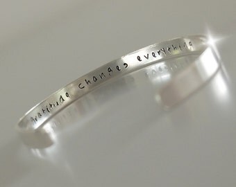 Personalizado de gratitud el brazalete, brazalete, ley del brazalete de la atracción, el secreto brazalete, brazalete plata, brazalete de citar motivación