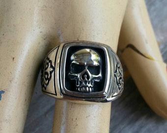 Skull signet ring sterling silver cross alternative steampunk gothic punk pirate