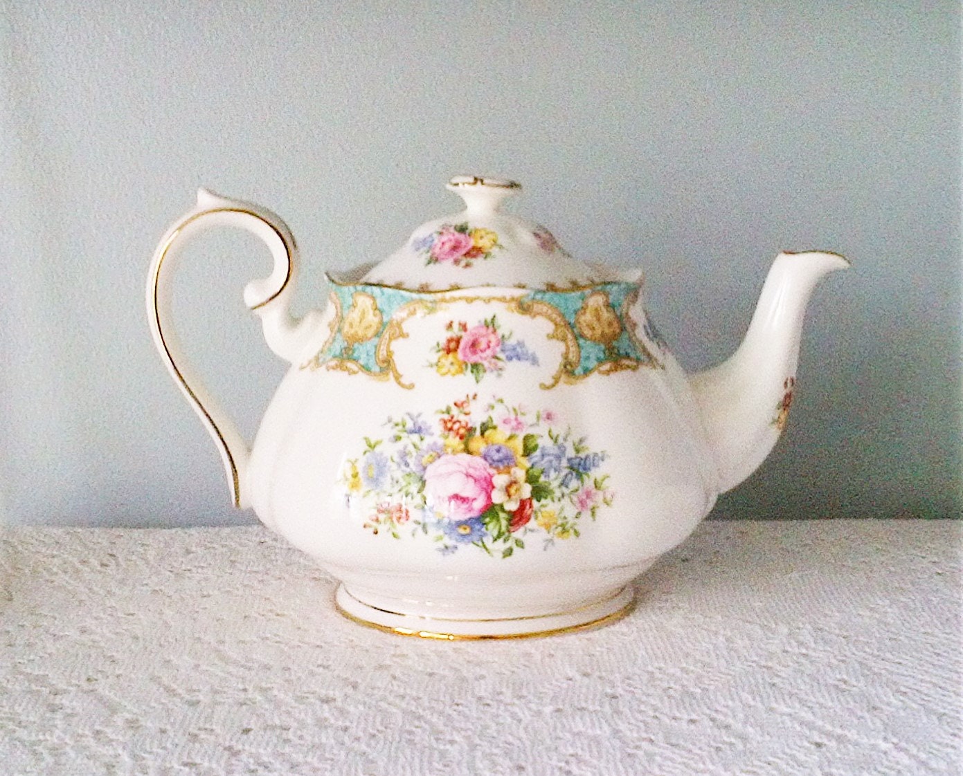 Royal Albert Lady Ascot Bone China 6 Cup Tea Pot White