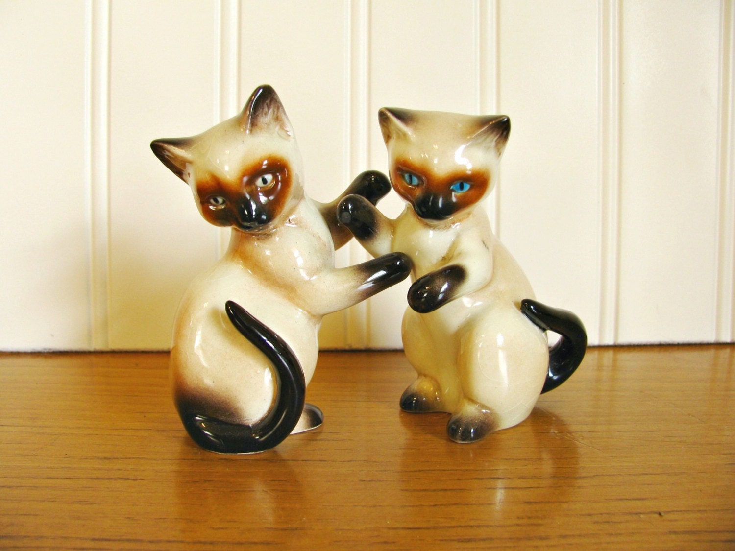 siamese figurines