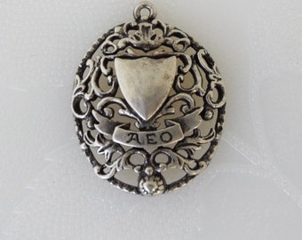 Vintage American Eagle Outfitters Heraldry Shield Pendant Knight Armor Knight Jewelry Medieval Jewelry Symbolic Jewelry Heraldic Sheild AEO